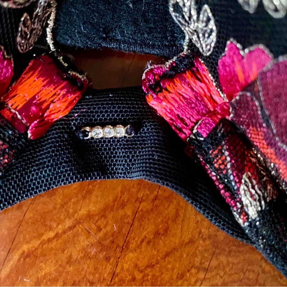 Victoria Secrets Floral Embroidered Black/Red Bra - Picture 2 of 5